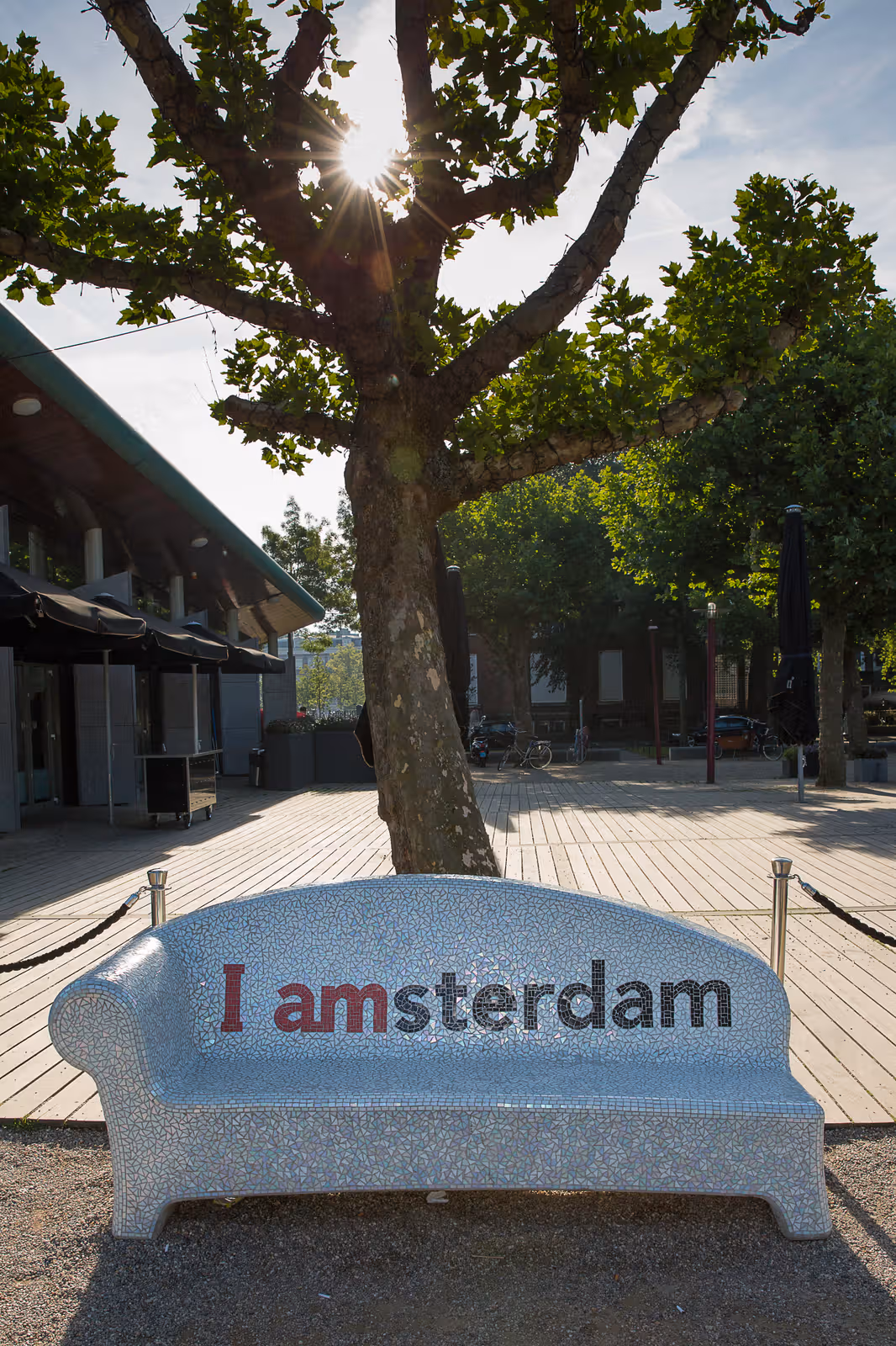Mozaïekbank met 'I amsterdam'