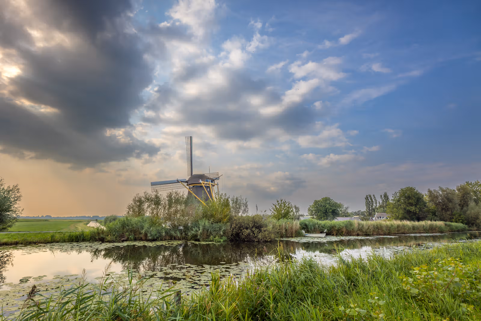 Windmolen bij water